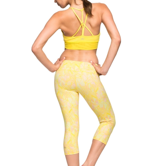 Alo Yoga Yellow Airbrush Capri in Zest Indio Small - Picture 2 of 9